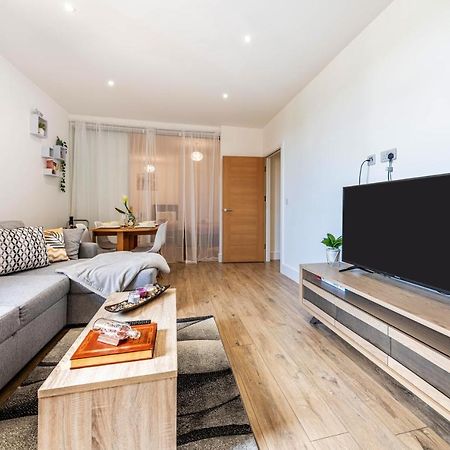 Mission Wave - Venture Apartment Staines-upon-Thames Kültér fotó