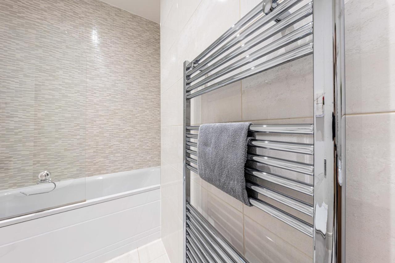 Mission Wave - Venture Apartment Staines-upon-Thames Kültér fotó