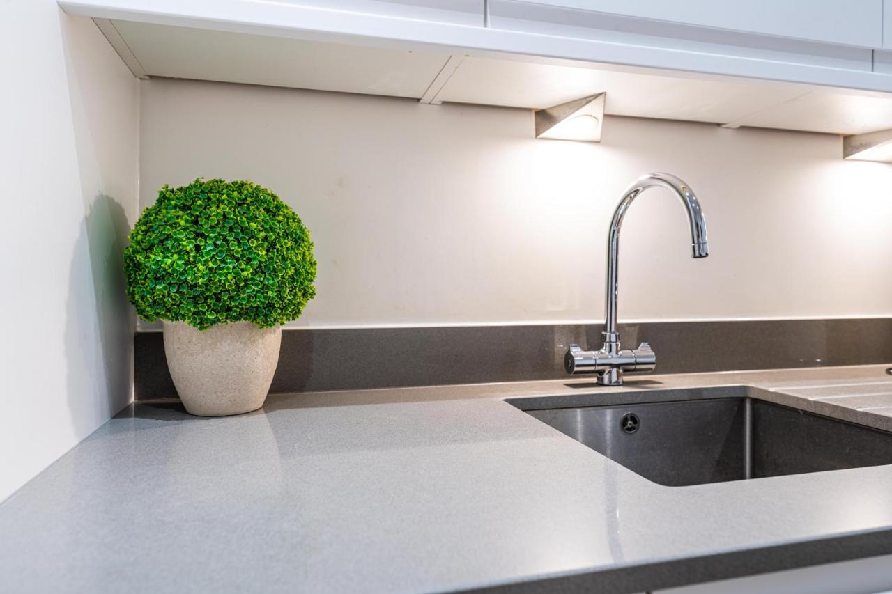Mission Wave - Venture Apartment Staines-upon-Thames Kültér fotó