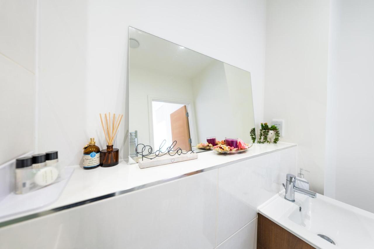 Mission Wave - Venture Apartment Staines-upon-Thames Kültér fotó