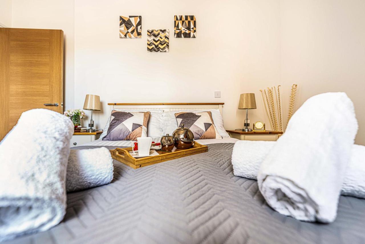 Mission Wave - Venture Apartment Staines-upon-Thames Kültér fotó